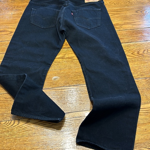 Levi’s 501 black button fly jeans. Excellent condition. Size 34 x 30. - Picture 3 of 10